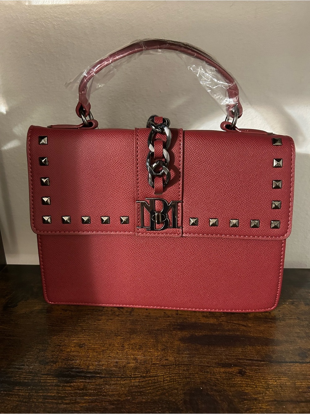 NWT-Badgley Mischka
crossbody bag in Plumb. Letter lock, vegan leather